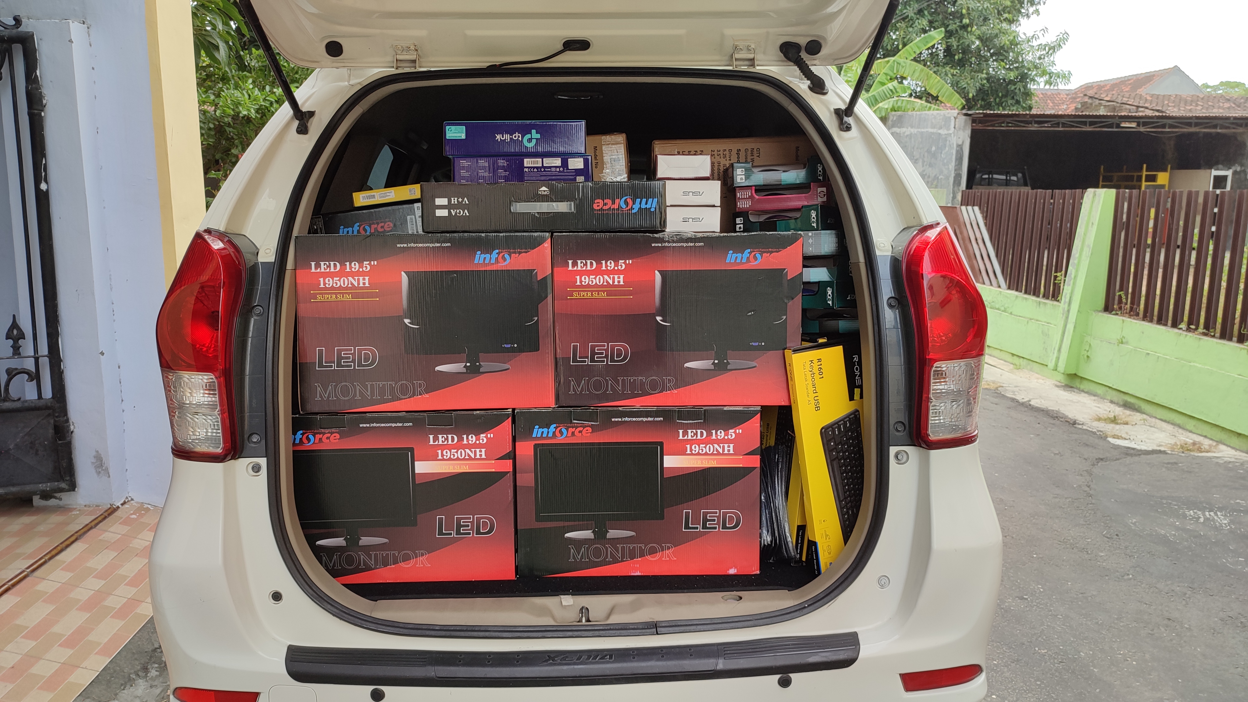 Proses Pengantaran Komputer Pesanan Client